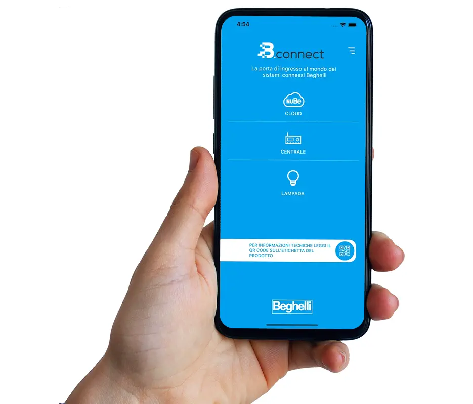 BConnect visibile da smartphone con una mano che sta tenendo il cellulare