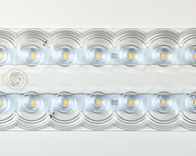 A Lens Panel egy olyan többlencsés világítótest, mely központi irányítás által is vezérelhető.