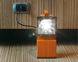 Lampada LED portatile ad alto rendimento con funzione anti black-out e schermi colorati