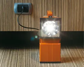 Lampada LED portatile ad alto rendimento con funzione anti-blackout e schermi colorati